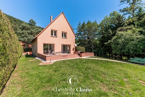 Entre Boersch y Klingenthal, descubra esta casa situada en medio de la naturaleza. Construida sobre una parcela de 8 áreas 71, esta casa de 112 m2 le seducirá con su entorno tranquilo y su entorno verde. En la planta baja, encontrará un pasillo que c...