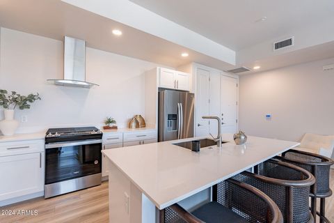 *Construction completed* 5% BUYER INCENTIVE! Introducing Edison Midtown Phase 2 with 60 new construction condominiums. This spacious two bedroom condo offers ten ft. ceilings, an open floor plan, and large master bedroom with ensuite bathroom. Chefs ...