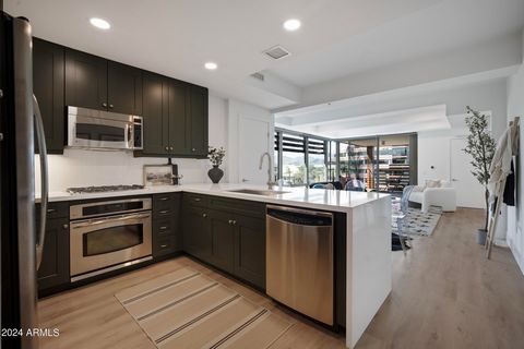 *SELLER FINANCING AVAILABLE IN THE LOW 5'S* This 5th floor luxury remodeled condo with Camelback Mountain views offers the perfect blend of modern sophistication and natural beauty, providing you with an exquisite living experience. As you enter, you...