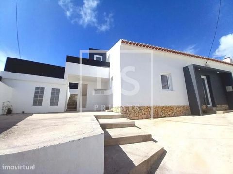 Refurbished 3 bedroom villa in Fonte Boa dos Nabos Welcome to your new haven where serenity and quality of life hang in the air! This villa combines the balance between the charm of rural life with modern amenities, making it the ideal place to live ...