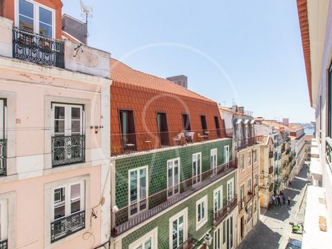 Brandneue 2-Zimmer-Wohnung in der Gegend von Chiado für diejenigen, die einen modernen Lebensstil mit kosmopolitischen Annehmlichkeiten bevorzugen. Palácio Ficalho ist eine Eigentumswohnung aus dem 18. Jahrhundert, die komplett renoviert wurde, wobei...