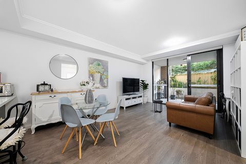 Strata Levy: $ 1.450 p/q circa. Ritorno noleggio: $ 750 p/w circa. Entra nel lusso moderno con questo appartamento con due camere da letto nel prestigioso edificio 