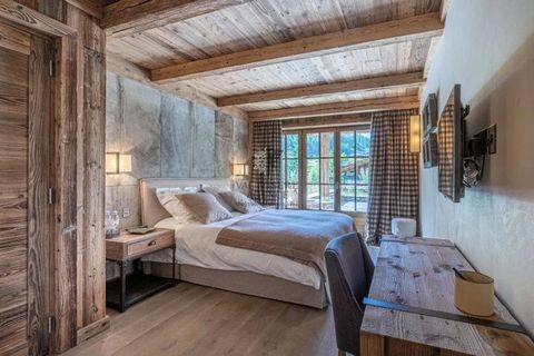 Maison GADAIT biedt u een unieke kans om dit uitzonderlijke chalet te bezitten, ideaal gelegen in het hart van het resort. Dit luxe pand van 600 m², verdeeld over vier niveaus met lift, biedt een bevoorrechte en rustige leefomgeving, op slechts een s...