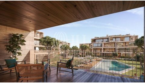 New 1-bedroom apartment, with 69 sqm of gross private area, balcony, parking, and storage, located in the private condominium Lumare, in Vilamoura, Algarve. The apartments feature oak wood flooring, a fully equipped kitchen with Siemens appliances, a...