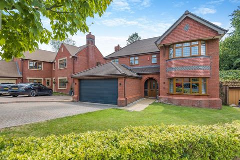 Beautifully presented throughout, this stylish, detached family home is in sought-after Llantarnam, a semi-rural suburb between the City of Newport and the new town of Cwmbran, with good access to the M4 corridor. 24 The Manor is part of a select dev...