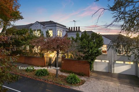 Utterly uncompromising in every respect, the magnificent four-bedroom plus study proportions of this renovated 1930s residence provide a family home of rare and remarkable quality, with CCTV security & alarm system. Settle in a prestigious position i...