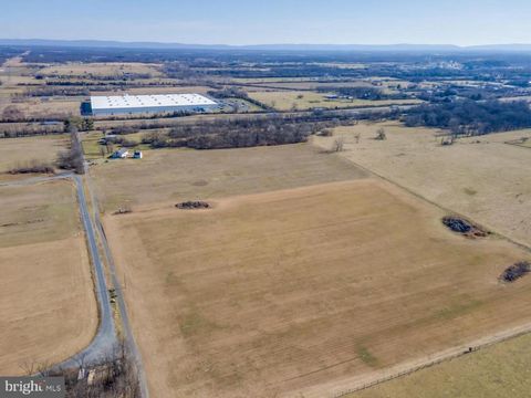 Welcome to a fantastic investment opportunity right next to Interstate 81. This home is more than just a houseâit's a prime piece of land with huge potential for commercial use. Imagine turning it into a bustling retail center, a lively office comple...