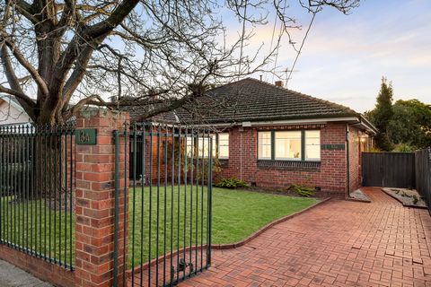 Impressively set within a deep northwest facing garden, this charming solid brick period residence’s impeccably presented single level dimensions with a self-contained dwelling provide numerous options for multi-generational family requirements. Timb...