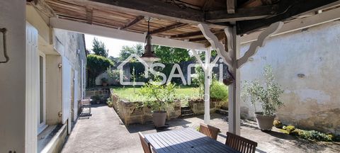 This large town house of 310 m² is ideally located in the heart of the charming village of Pujols, in Gironde, a few minutes from St Émilion. Stone walls, beams, fireplace and parquet floors: charm and history permeate this 1850 house. The arrival in...