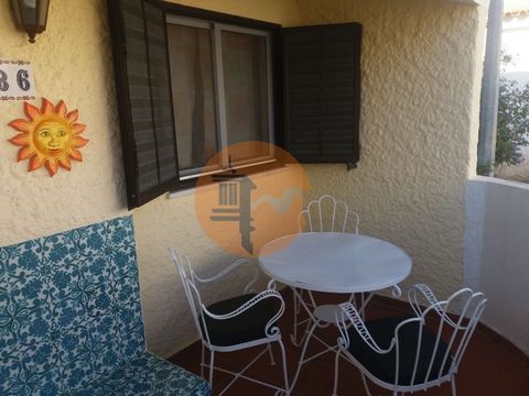 Villa à Monte Fino, à louer d'octobre à mai. Situé à Monte Fino, près de Monte Gordo, composé de 2 chambres, 1 cuisine / salle de séjour, 1 WC, 1 cour avec barbecue. Cette propriété est entièrement équipée, toute électrique. Marquez votre visite main...