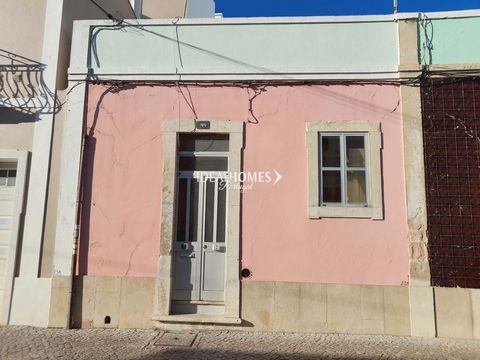 The property is composed of a typical Algarvian property, consisting of five divisions, consisting of living room, bedroom, bathroom and backyard. Great potential and an excellent investment. Features: - Living area - 53 sqm - Gross built area - 53 s...