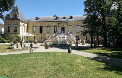 Raro en la zona de Portets, a solo 30 minutos de Burdeos... Descubrirás este magnífico edificio histórico de los siglos XVIII y XIX, un encantador antiguo castillo vinícola flanqueado por sus dos torres que se abren a un parque de unos 6360 m2 donde ...