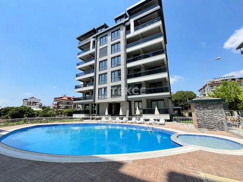 Appartements Prêts à Emménager dans un Complexe Avec Piscine à Gazipaşa Antalya Gazipaşa est une ville côtière réputée pour son charme historique et sa beauté naturelle. Gazipaşa est une région méditerranéenne typique qui abrite des bananiers et de v...