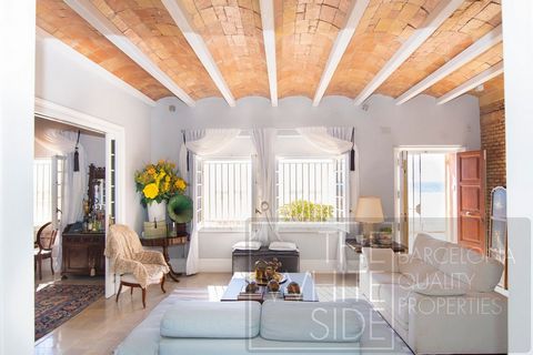 House on the Seafront in Sant Salvador, the Coastal Area of El Vendrell An architectural marvel, with a classic design that has been fully refurbished in an elegant, modern, and highly functional style. The property is currently divided into a main h...