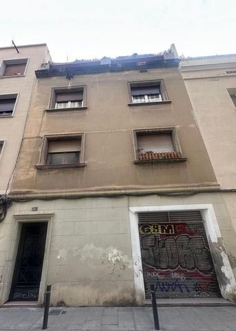 Premises in Vila de Gràcia, between Vilafranca and Plaça del Nord to be renovated. Located on Calle Vilafranca, in the Gracia neighbourhood, a few minutes from Plaça del Nord, is this 58 m2 and completely open-plan premises to be renovated. Unbeatabl...