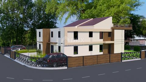 ISTRIA, POREČ - Parterowy apartament z ogrodem 500 metrów od morza Miasto Poreč, jedna z najpiękniejszych pereł Adriatyku, znajduje się na zachodnim wybrzeżu Istrii. Ślady spotkania świata słowiańskiego, romańskiego i germańskiego są wyraźnie widoczn...