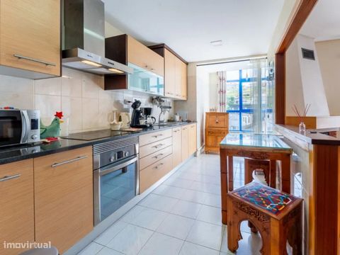 Located in the heart of the city, this magnificent 3 bedroom apartment refurbished, located on the 1st floor, offers the perfect balance between convenience, comfort and modern lifestyle. Situated close to all essential services, from supermarkets to...