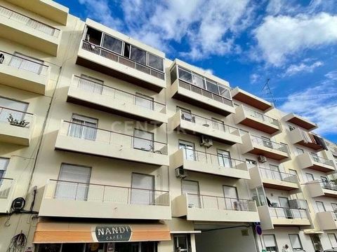 2 bedroom apartment with a total area of 93m2, located in Olhão, Faro district. The apartment is on the 3rd floor of a 3-storey building with no elevator. The property comprises an entrance hall, living room, two bedrooms, kitchen and bathroom. The p...