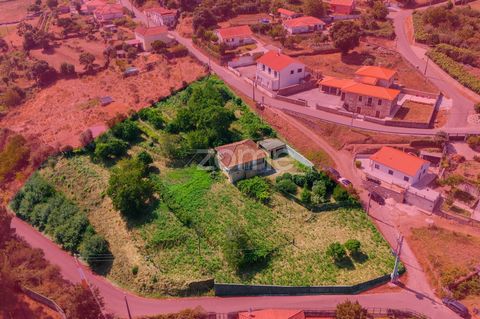 Identificação do imóvel: ZMPT570187 Einfamilienhaus mit 3 Schlafzimmern und einer Gesamtfläche von 5.144 m2 in São Julião in Valença, in der Nähe von Geschäften und Dienstleistungen. Merkmale und Attribute: - Küche möbliert und ausgestattet mit Dunst...