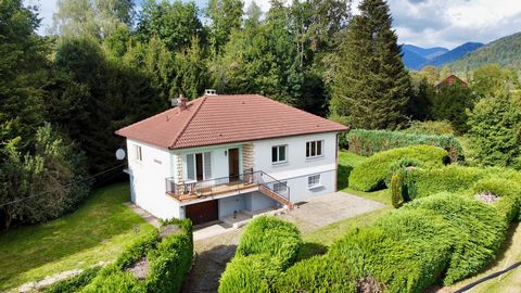 Benedenverdieping (70), 19 km van Belfort (90) Solène is verheugd dit huis in de kelder te presenteren, op een perceel van 2485 m2 bestaande uit: Op woonniveau: entree (ca. 5 m2), keuken (ca. 10 m2) met toegang tot het terras, eetkamer / woonkamer (c...