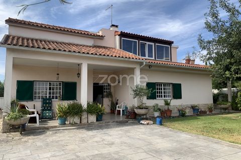 Property ID: ZMPT570246 Come and see your new home! Detached house located in Póvoa de Santarém, very close to local shops, health center. Not far from the city of Santarém. Composed of 4 + 3 rooms distributed as follows: Ground floor and the first f...