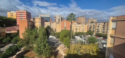 Prachtig appartement in de stad Murcia, provincie Murcia. Dit ruime en lichte appartement van 49,2 m2 is gelegen in een gebouw van zes verdiepingen, gebouwd in 1967. Het appartement heeft twee slaapkamers en een complete badkamer. Gelegen in de BO Po...