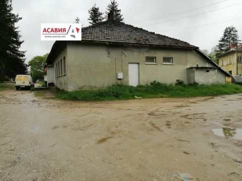 ... Your attention is a working oven for homemade bread in the village of Osikovitsa, 2 km. from the Hemus Motorway in the center of the village. The building is 176 sq.m. - working room, room with furnace and wood storage, storage room, recreation r...