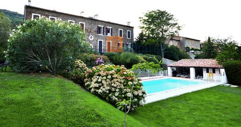 In this beautiful residence with garden, swimming pool and tennis court, you will find this beautiful apartment on the ground floor. The living room opens onto a spacious private terrace adjacent to the garden and pool. The kitchen has a cosy breakfa...