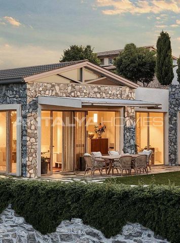 Maisons Intégrées à la Nature avec Jardins à Bodrum Muğla Ces maisons individuelles à Bodrum offrent des intérieurs spacieux avec une variété de plans d'étage, y compris des options de duplex. Les maisons sont équipées d'un chauffage par le sol et de...