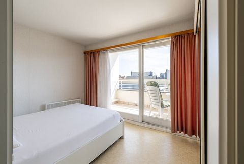 Enjoy the best of both worlds in this well-kept, centrally located apartment just steps from the beach and the bustling shopping district. Situated on the 1st floor of Zeedijk 122, this spacious retreat comfortably accommodates up to 6 guests across ...