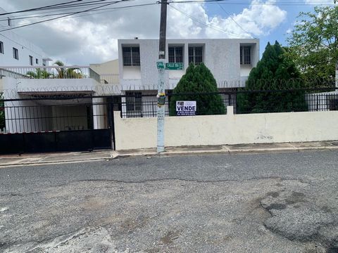 Investment Opportunity in Santo Domingo! ️ Ideal house/land for sale to develop an apartment project, located in Villa Marina, a few minutes from Av. Luperon and Núñez de Cáceres. Surface area: 1,170 m² Front: 18 meters Privileged location and high d...