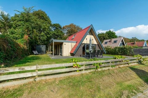 This charming holiday home in Groote Keeten offers a spacious garden, perfect for enjoying sunny days. With a well-equipped kitchen featuring a stove, electric kettle, coffee machine, dishwasher, and fridge-freezer, you’ll have everything you need to...