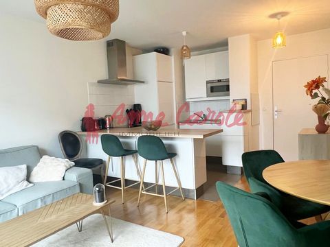 Rare sur le secteur, idéalement placé en centre ville, nous vous proposons cet appartement 2 pièces de 42.41 m2 situé au sein d'une résidence de standing 2013, bâtiment BBC. Il se compose d'une pièce de vie avec cuisine ouverte aménagée et équipée, u...