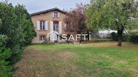 Maison de ville non mitoyenne sur terrain de 790m²