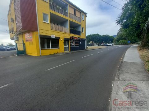 À LOUER  Local commercial 50 m² aux normes ERP  La Possession