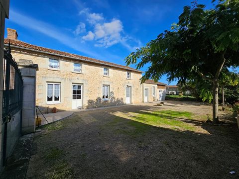 Charmante Maison Ancienne en Pierre avec dépendances