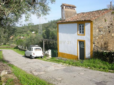 Moradia Rústica com Potencial em Nisa - Ideal para Refúgio de Férias ou Turismo Rural. Descubra o encanto da vida no campo nesta moradia com história, datada de antes de 1951, situada na pacata Falagueira, freguesia de S. Matias, em Nisa. Com um char...