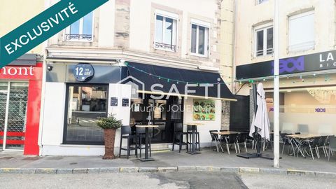 Local commercial contenant un bar, brasserie avec sa belle terrasse ensoleillée en angle de rues très commerçantes