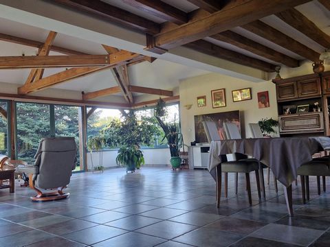 Maison de campagne de presque 200 m2 au sol sur 4000 m2 de jardin clos