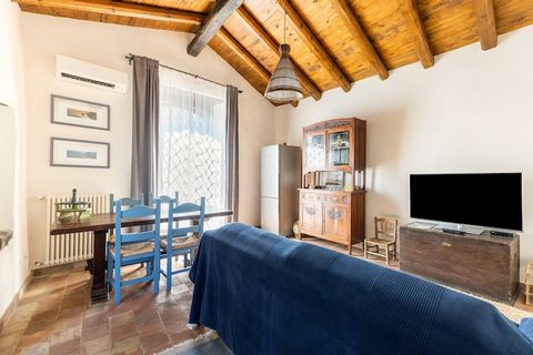 This apartment offers a quiet and private welcome, surrounded by greenery. Located just 17 km from Piazza Duomo in Catania and 22 km from Catania Fontanarossa Airport, it's ideal for couples and adult travelers seeking relaxation. Enjoy a terrace, ai...