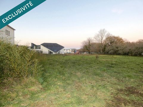 Terrain constructible plat avec accès de 868 m2 viabilisé, proche de la côte à Moëlan sur Mer