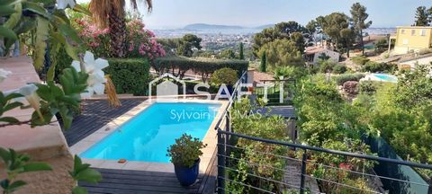 EXCEPTIONNELLE MAISON AVEC VUE PANORAMIQUE SUR LA RADE DE TOULON