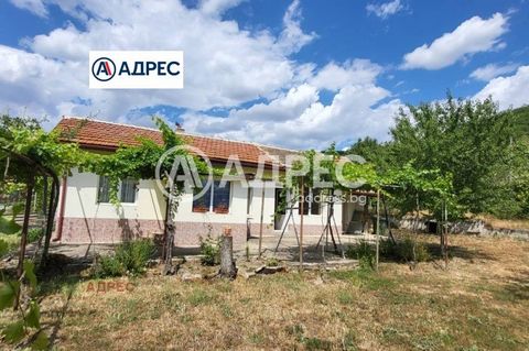 ADDRESS biedt een massief bakstenen huis te koop aan in het dorp Cyprus. Het huis is gelijkvloers en bestaat uit een inkomhal, een woonkamer met een keuken met boven- en onderkasten, banken, een slaapkamer, een woonkamer (slaapkamer), een badkamer me...