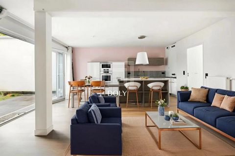 DOLY vous présente, en centre ville de Joinville-le-Pont, cet appartement traversant trois pièces de 94m2 pondéré ( 72m2 Carrez + jardin de 65m2 ) situé en rez-de-jardin intérieur d'une petite copropriété moderne de trois étages avec ascenseur. Vous ...