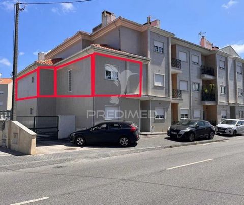 APARTAMENTO T1 - 72,5m2 de área, com excelente localização. Apartamento 1ºDrt, constituído por hall de entrada, sala, cozinha, 1 quarto, 1 casa de banho, despensa e varanda na parte de trás comum ao quarto e cozinha, com garagem fechada nas traseiras...