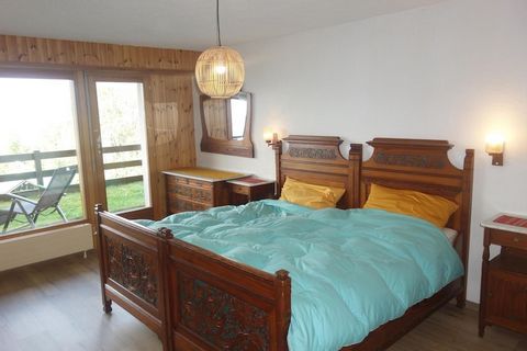 Escape to this charming apartment in Veysonnaz, Switzerland, accommodating up to 6 people. Ideal for both winter and summer vacations. Key Features: Fireplace Close to cable car Terrace Parking WiFi Accommodation Details: Cozy 2-star, 78 m² ground-fl...