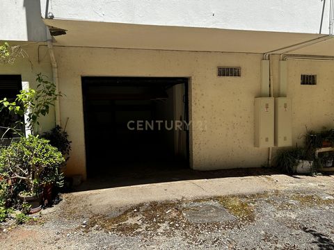 Discover this cozy 16.7m² studio in the heart of Coimbra, perfect for first-time buyers or investors seeking a budget-friendly opportunity. Priced at just 20,000, this property offers a unique chance to own a piece of this historic city. The studio f...