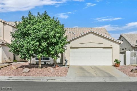 WELCOME HOME to this move in ready, single story w/3 beds and 2 baths and a brand new A/C unit installed June 2025! Home has vaulted ceilings with pot shelves and a living room and family room. The living room features a large window with solar scree...