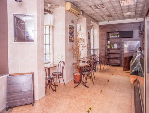 Commercial space that used to be a factory with a counter, a former bakery and pastry shop. The factory is fully equipped with all the equipment needed to develop the bakery and pastry business, and can also be used for another business, such as a re...