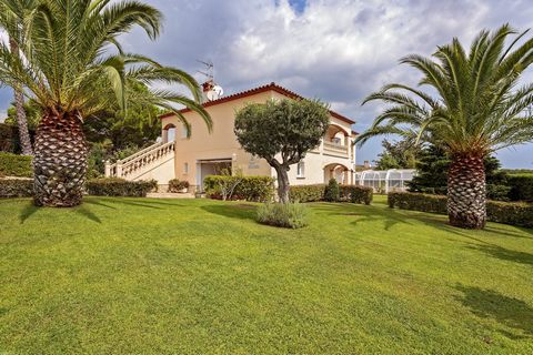 The magnificent two-storey villa is located in the tranquil and lush urbanization of Mas Ros in the outskirts of the town of Sant Antoni de Calonge, on the border with the city of Playa de Aro, Costa Brava coast of Spain. 1st floor: Machine room, lau...